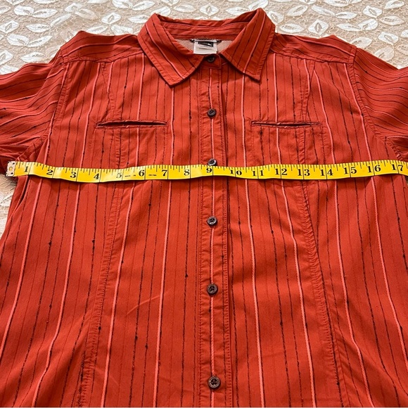 The North Face Women’s shirt size medium - Picture 11 of 11